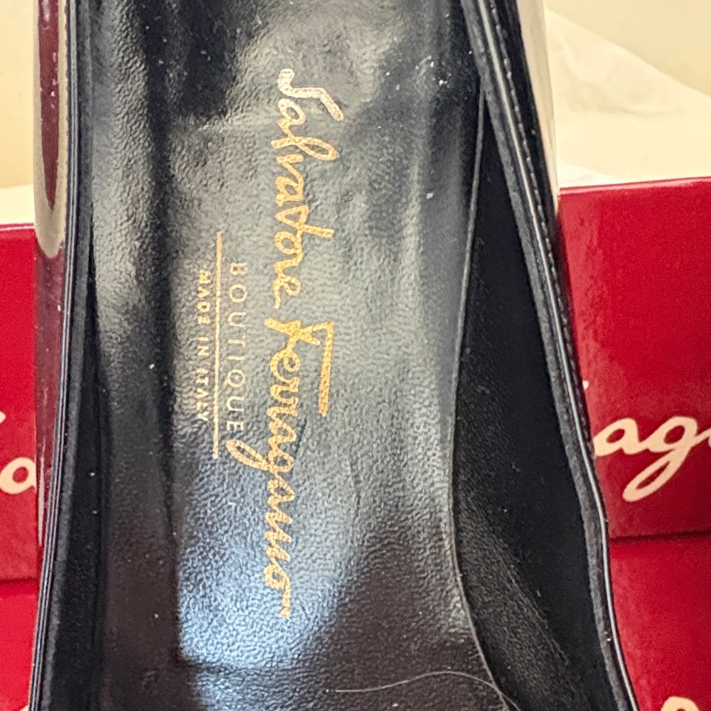 Salvatore Ferragamo Black Patent Leather Bow Flats - Picture 2 of 8